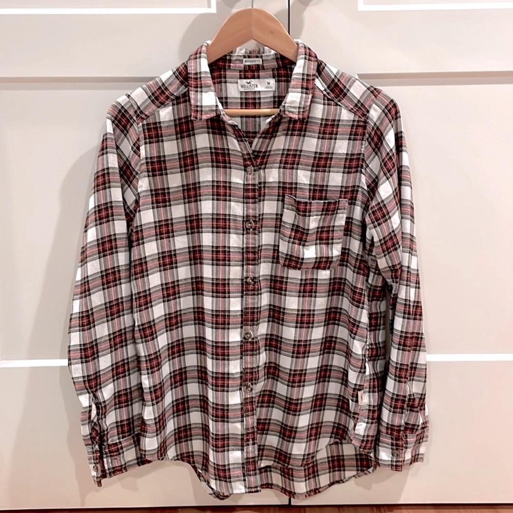 Hollister Boyfriend Fit flannel button down shirt. Size Medium